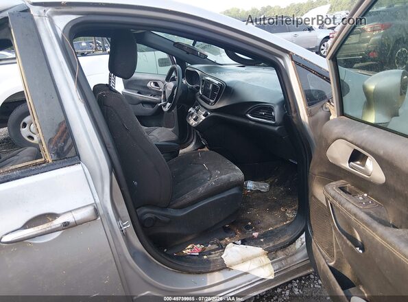 2C4RC1FG2JR358281 2018 CHRYSLER PACIFICA Silver Вид салону спереду