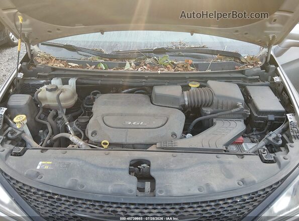 2C4RC1FG2JR358281 2018 CHRYSLER PACIFICA Silver Вид ззаду