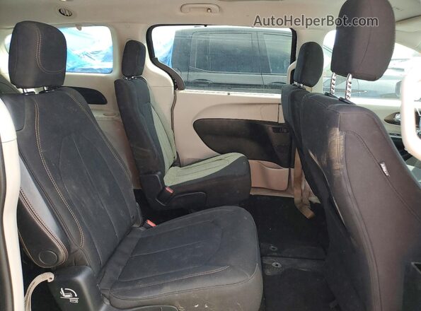2C4RC1FG4JR125972 2018 CHRYSLER PACIFICA Black Rear interior view