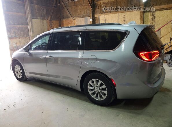 2C4RC1FG5JR113278 2018 CHRYSLER PACIFICA Silver Rear left