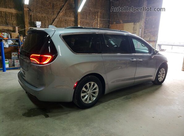 2C4RC1FG5JR113278 2018 CHRYSLER PACIFICA Silver Rear right