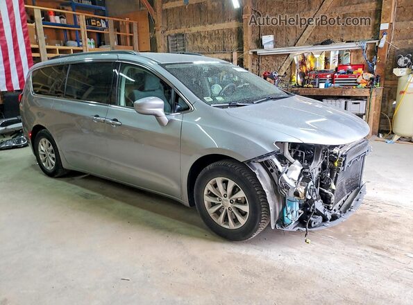 2C4RC1FG5JR113278 2018 CHRYSLER PACIFICA Silver Front right