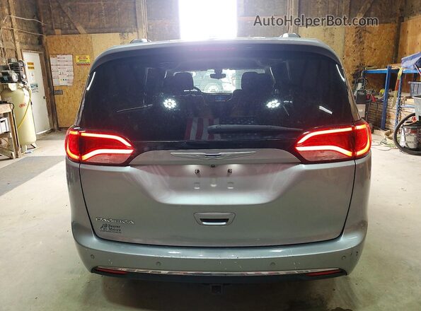 2C4RC1FG5JR113278 2018 CHRYSLER PACIFICA Silver Rear view