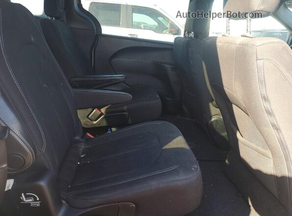 2C4RC1FG5JR272883 2018 CHRYSLER PACIFICA Silver Rear interior view