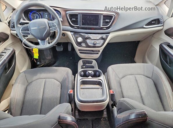 2C4RC1FG5JR277677 2018 CHRYSLER PACIFICA Silver Առջևի վահանակի տեսք