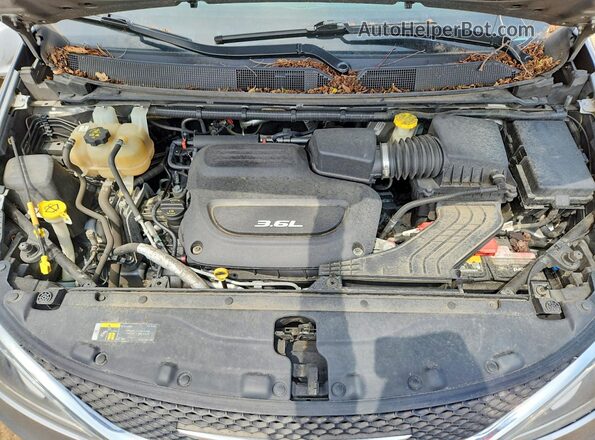 2C4RC1FG5JR277677 2018 CHRYSLER PACIFICA Silver Շարժիչի բաժամունքի տեսք