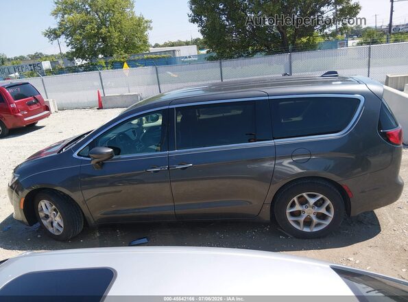 2C4RC1FG6JR315871 2018 CHRYSLER PACIFICA Gray Widok wnętrza 360 stopni