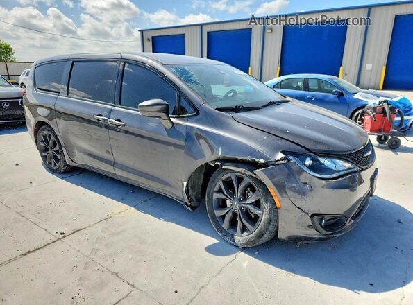 2C4RC1FG7JR361936 2018 CHRYSLER PACIFICA Gray Przód prawy
