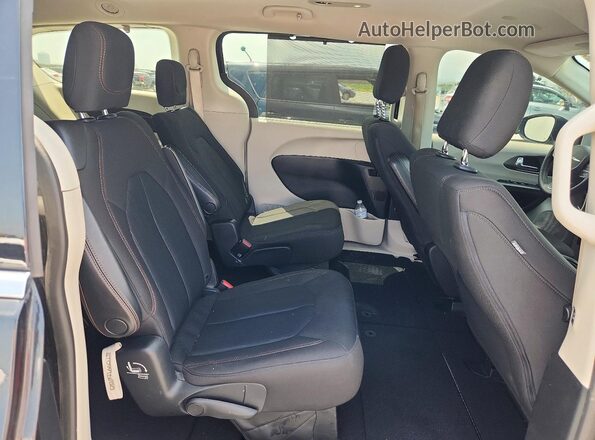 2C4RC1FG7LR148004 2020 CHRYSLER PACIFICA Black Rear interior view