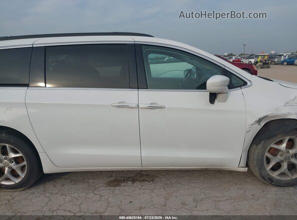 2C4RC1FG8LR143331 2020 CHRYSLER PACIFICA White Vista interior trasera