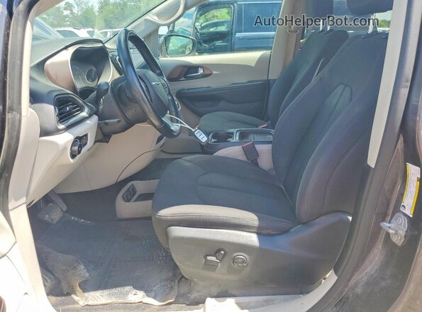 2C4RC1FGXKR561825 2019 CHRYSLER PACIFICA Gray Front interior view