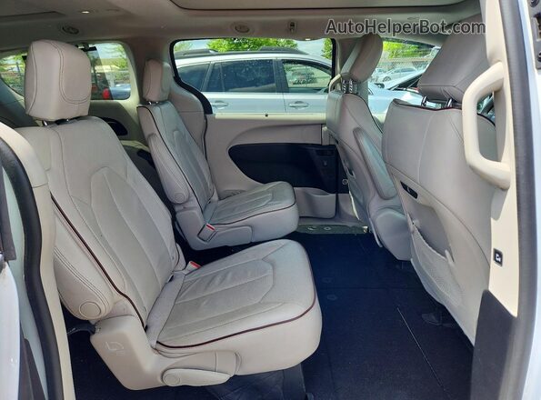 2C4RC1GG0HR505271 2017 CHRYSLER PACIFICA White Вид задньої частини салону