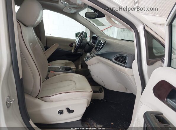2C4RC1GG0HR592539 2017 CHRYSLER PACIFICA Cream Front interior view