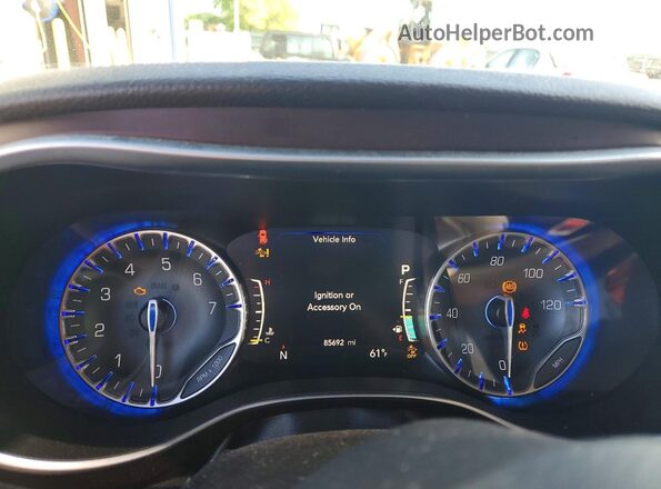 2C4RC1GG0JR122551 2018 CHRYSLER PACIFICA Серый Вид щитка приборов