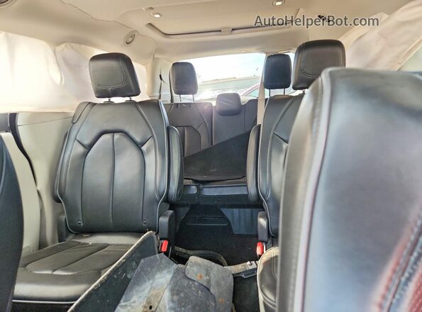 2C4RC1GG0KR705686 2019 CHRYSLER PACIFICA Black Widok tylnych siedzeń