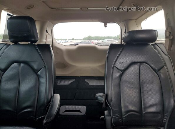 2C4RC1GG1JR268960 2018 CHRYSLER PACIFICA Gray უკანა სავარძლების ხედი