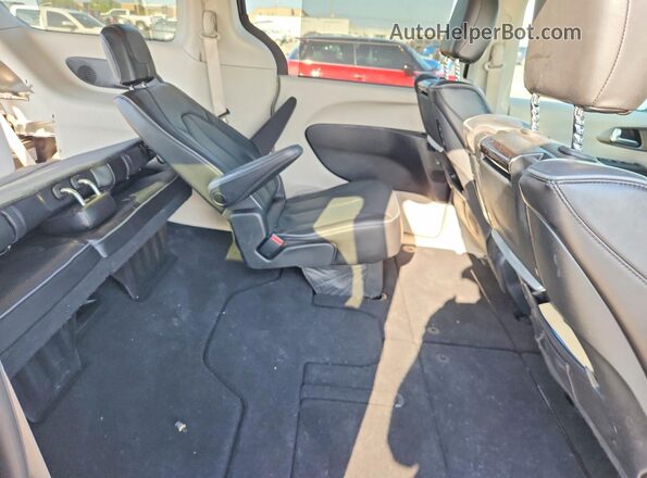 2C4RC1GG1KR738535 2019 CHRYSLER PACIFICA Gray Vista interior trasera