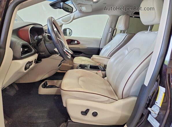2C4RC1GG2HR544590 2017 CHRYSLER PACIFICA Black Front interior view