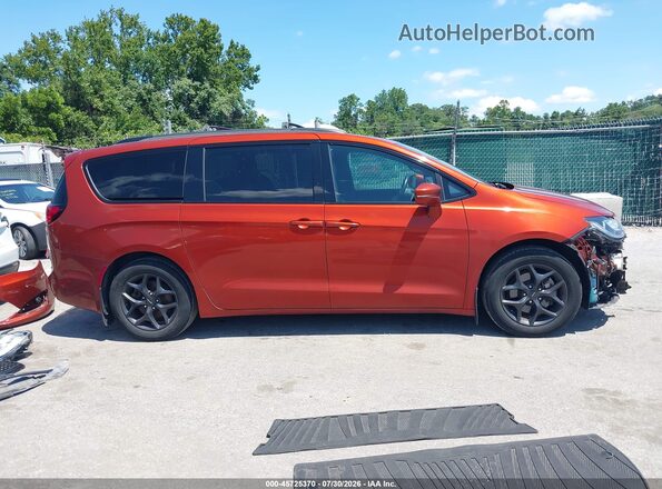 2C4RC1GG2JR171637 2018 CHRYSLER PACIFICA Orange სალონის 360-გრადუსიანი ხედი