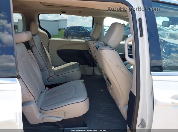 2C4RC1GG2JR331399 2018 CHRYSLER PACIFICA White VIN կոդի պիտակի տեսք