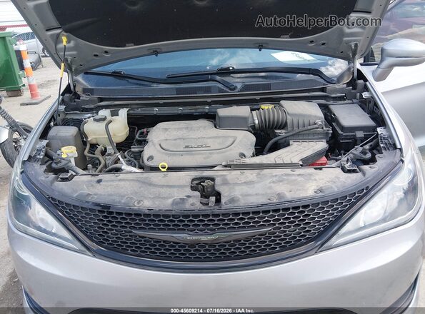 2C4RC1GG2KR746322 2019 CHRYSLER PACIFICA Серебряный Вид сзади