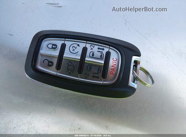 2C4RC1GG2KR746322 2019 CHRYSLER PACIFICA Серебряный Вид панели приборов