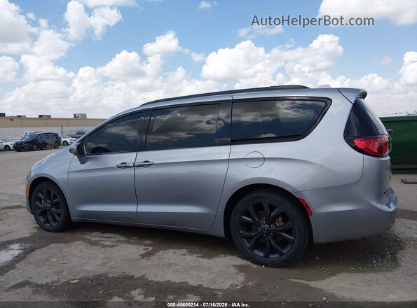 2C4RC1GG2KR746322 2019 CHRYSLER PACIFICA Серебряный Панорамный вид салона 360°