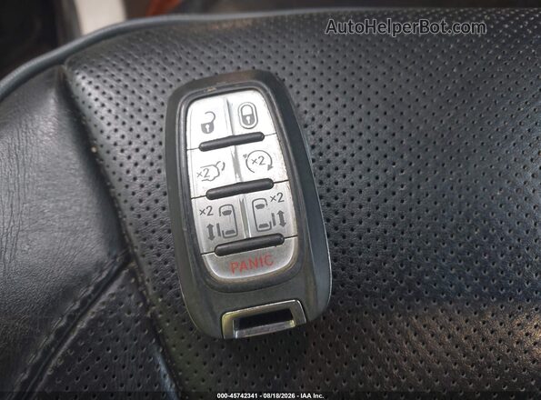 2C4RC1GG3JR338250 2018 CHRYSLER PACIFICA Серый Вид панели приборов