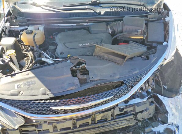 2C4RC1GG3JR352987 2018 CHRYSLER PACIFICA Белый Вид задней части салона