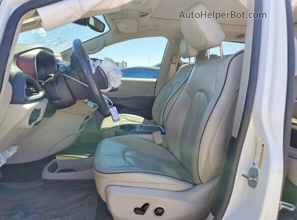 2C4RC1GG3JR352987 2018 CHRYSLER PACIFICA Белый Вид салона спереди