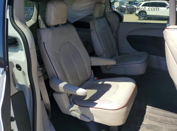 2C4RC1GG3JR352987 2018 CHRYSLER PACIFICA Белый Вид задних сидений