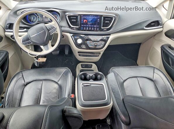 2C4RC1GG3KR653440 2019 CHRYSLER PACIFICA Silver Widok deski rozdzielczej