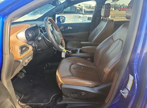 2C4RC1GG3LR104869 2020 CHRYSLER PACIFICA Blue Вид салону спереду