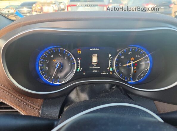 2C4RC1GG3LR104869 2020 CHRYSLER PACIFICA Blue Вид щитка приладів