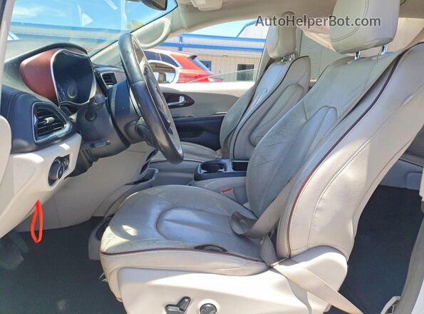 2C4RC1GG3LR272592 2020 CHRYSLER PACIFICA White Front interior view
