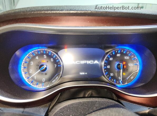 2C4RC1GG4HR591474 2017 CHRYSLER PACIFICA Cream ხელსაწყოთა პანელის ხედი