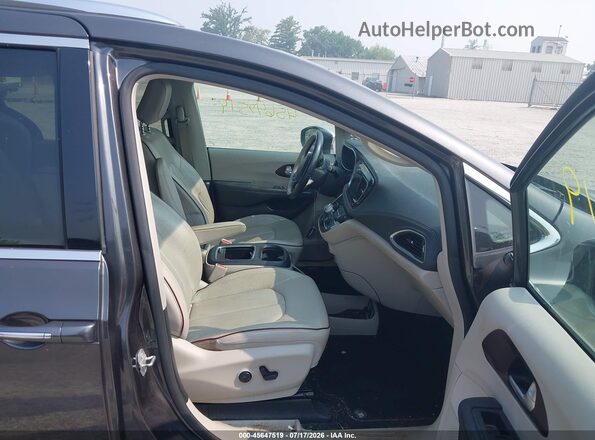 2C4RC1GG4JR186480 2018 CHRYSLER PACIFICA Серый Вид салона спереди