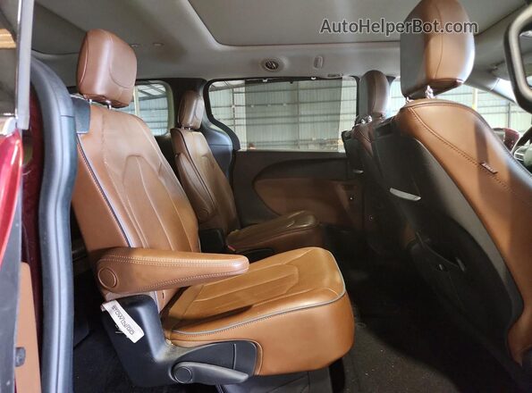 2C4RC1GG4JR186706 2018 CHRYSLER PACIFICA Red Widok wnętrza z tyłu