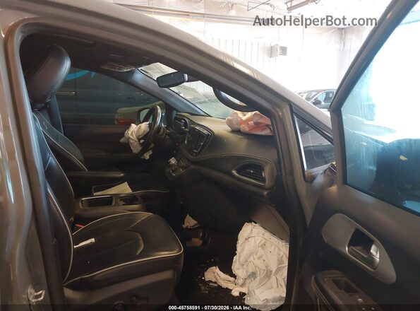 2C4RC1GG4LR250116 2020 CHRYSLER PACIFICA Gray Front interior view
