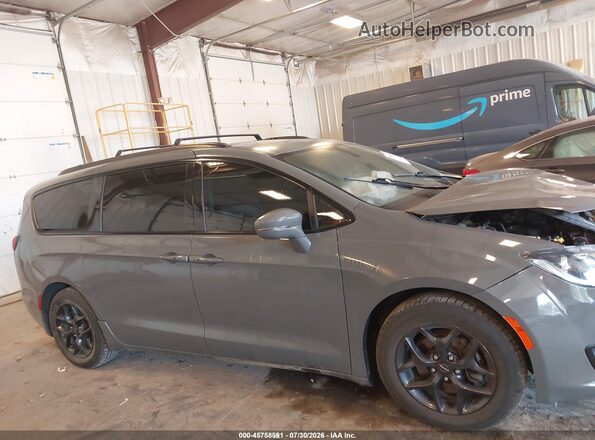 2C4RC1GG4LR250116 2020 CHRYSLER PACIFICA Gray Rear interior view
