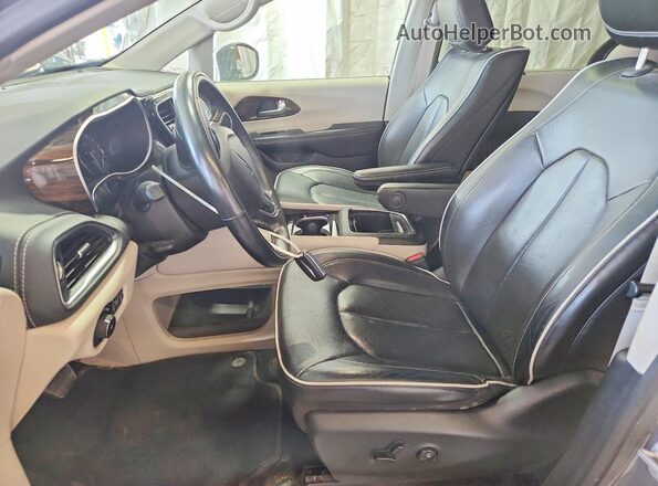 2C4RC1GG4NR120159 2022 CHRYSLER PACIFICA Gray Front interior view
