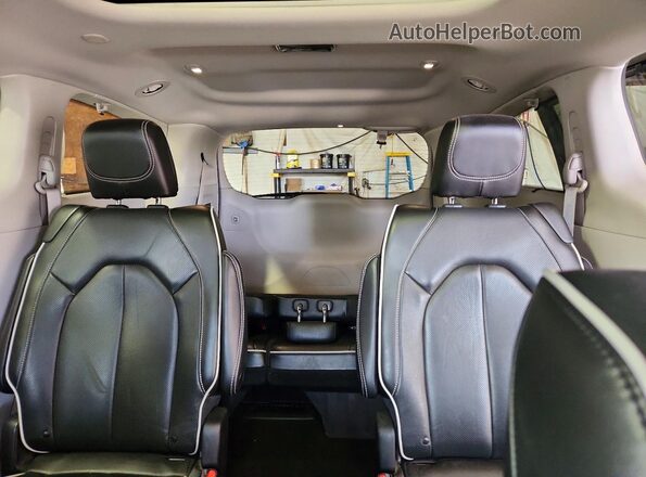 2C4RC1GG4NR120159 2022 CHRYSLER PACIFICA Gray Rear seats view