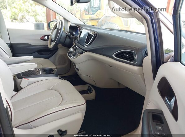 2C4RC1GG5HR599552 2017 CHRYSLER PACIFICA Blue Widok wnętrza z przodu