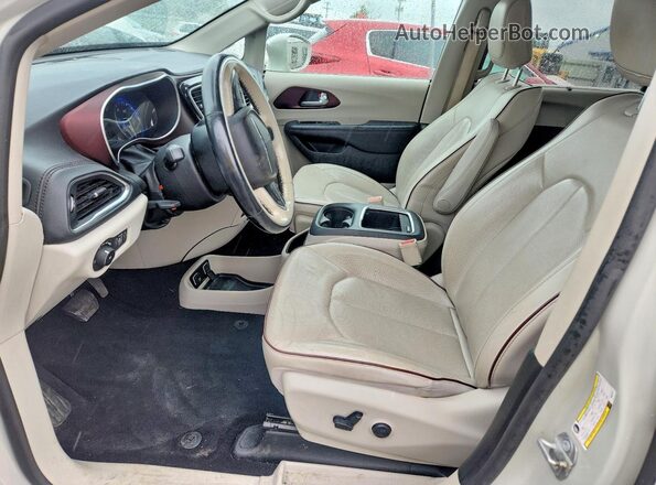 2C4RC1GG5KR594147 2019 CHRYSLER PACIFICA White Front interior view
