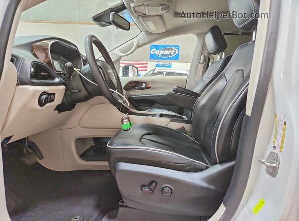 2C4RC1GG5PR632855 2023 CHRYSLER PACIFICA White Front interior view