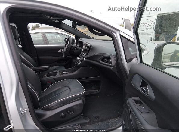 2C4RC1GG5TR183171 2026 CHRYSLER PACIFICA Silver Widok wnętrza z przodu