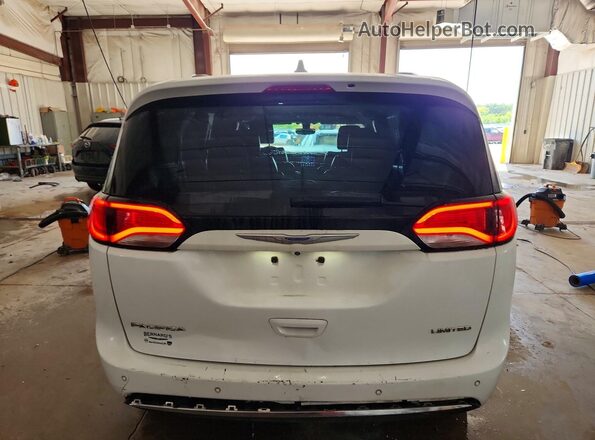 2C4RC1GG6JR121002 2018 CHRYSLER PACIFICA White Вид ззаду