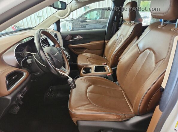 2C4RC1GG6JR121002 2018 CHRYSLER PACIFICA White Вид салону спереду