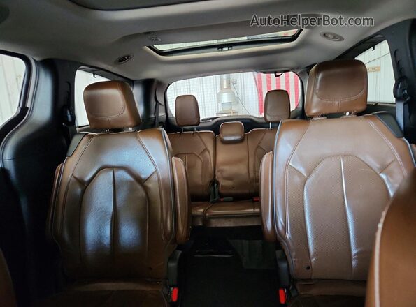2C4RC1GG6JR121002 2018 CHRYSLER PACIFICA White Вид задніх сидінь