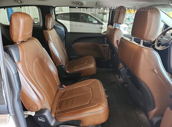 2C4RC1GG6JR121002 2018 CHRYSLER PACIFICA White Вид задньої частини салону